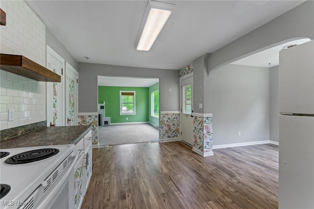 15800 Shilling Rd, Berlin Center, OH 44401 - kitchen featuring white appliances, wood finished floors, dark countertops, white cabinetry, and baseboards