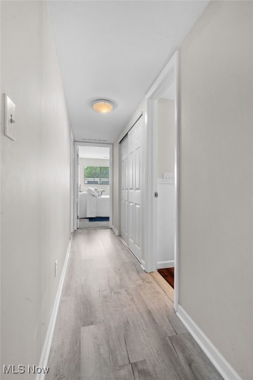 6290 Greenwood Pkwy Unit 402, Northfield, OH 44067 - hallway featuring wood finished floors and baseboards