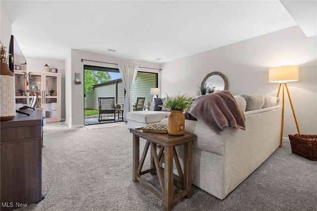 6290 Greenwood Pkwy Unit 402, Northfield, OH 44067 - living area featuring light carpet and baseboards