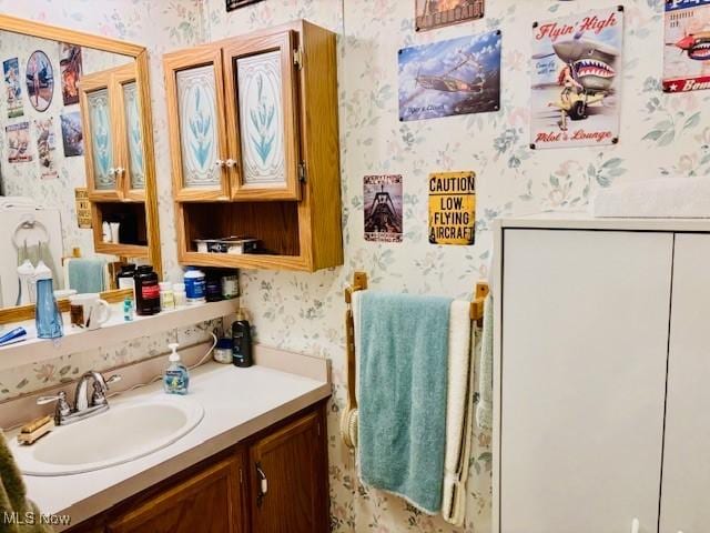 147 Northgate Dr NE, Warren, OH 44484 - bathroom with wallpapered walls and vanity