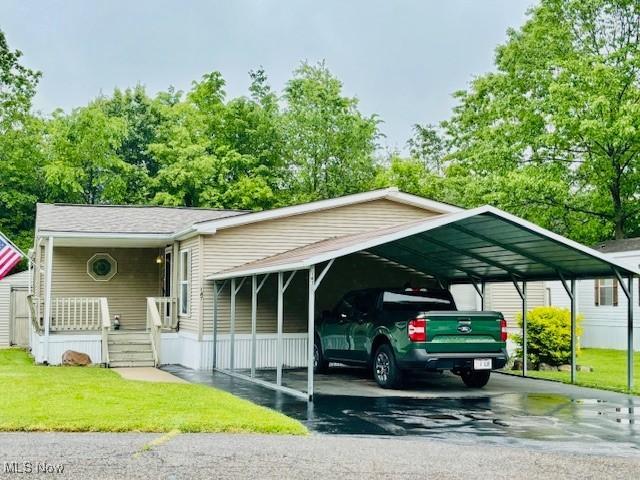 147 Northgate Dr NE, Warren, OH 44484 - view of parking / parking lot with a detached carport and asphalt driveway