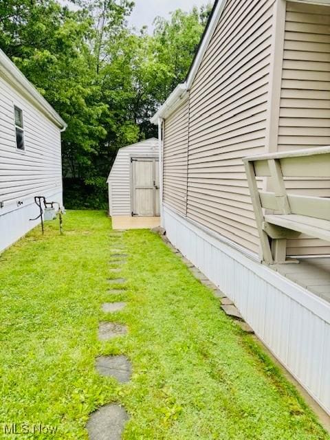 147 Northgate Dr NE, Warren, OH 44484 - view of green lawn