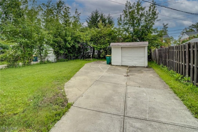 21411 Clare Ave, Maple Heights, OH 44137 - view of yard featuring an outdoor structure and a detached garage