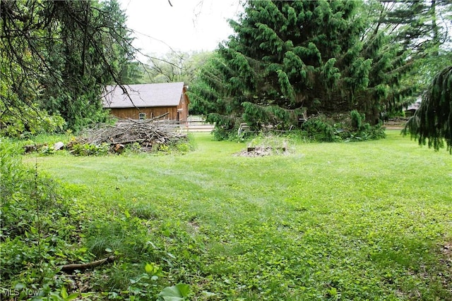 635 N Hametown Rd, Akron, OH 44333 - view of green lawn