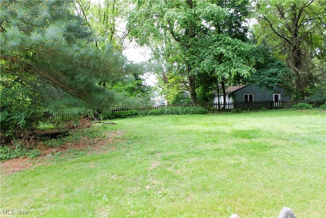 635 N Hametown Rd, Akron, OH 44333 - view of yard