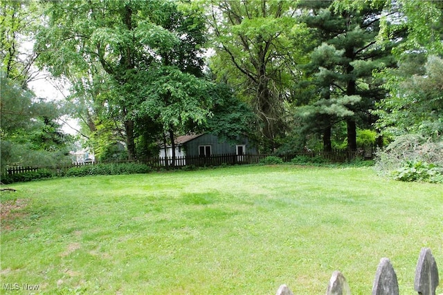 635 N Hametown Rd, Akron, OH 44333 - view of yard