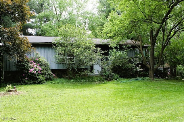 635 N Hametown Rd, Akron, OH 44333 - view of grassy yard