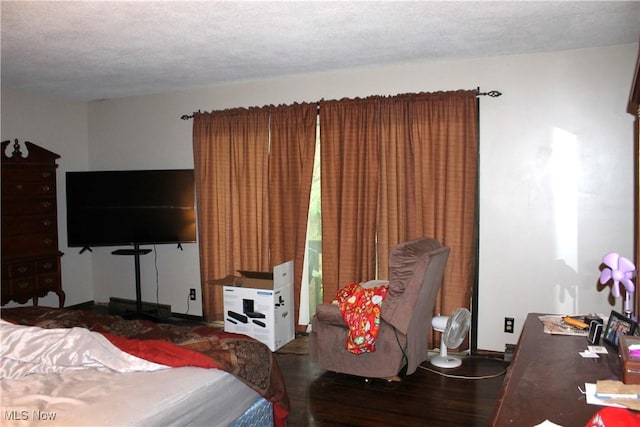 635 N Hametown Rd, Akron, OH 44333 - bedroom featuring wood finished floors, a textured ceiling, and baseboards