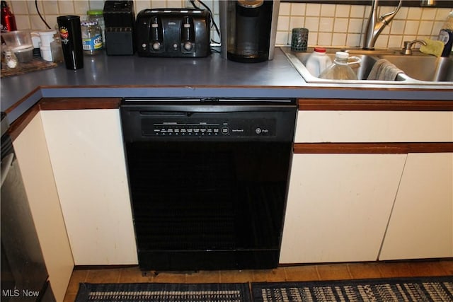 635 N Hametown Rd, Akron, OH 44333 - kitchen view of dishwasher, backsplash, a sink, and dark countertops