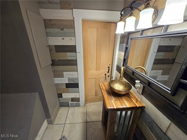 1264 Diagonal Rd, Akron, OH 44307 - bathroom with baseboards and vanity