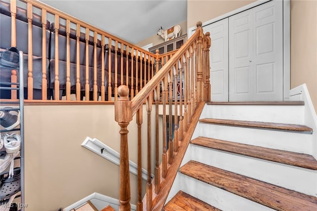 1654 Vicgross Ave, Akron, OH 44310 - view of stairway