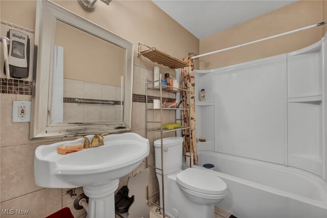 1654 Vicgross Ave, Akron, OH 44310 - full bathroom featuring tile walls, toilet, and shower / tub combo