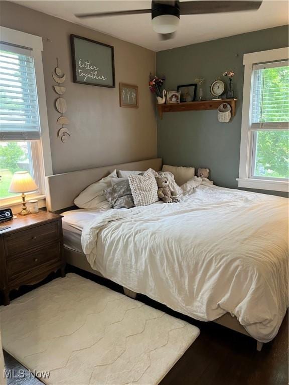 724 8th St, Struthers, OH 44471 - bedroom with light wood-style flooring and ceiling fan