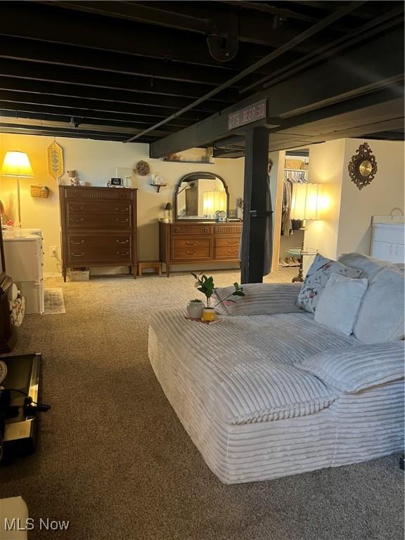 724 8th St, Struthers, OH 44471 - carpeted bedroom featuring washer / dryer