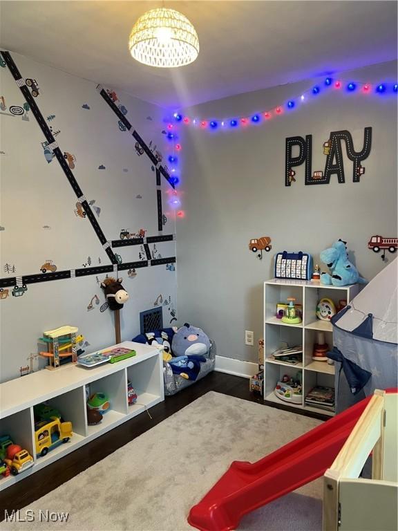 724 8th St, Struthers, OH 44471 - playroom with wood finished floors and baseboards