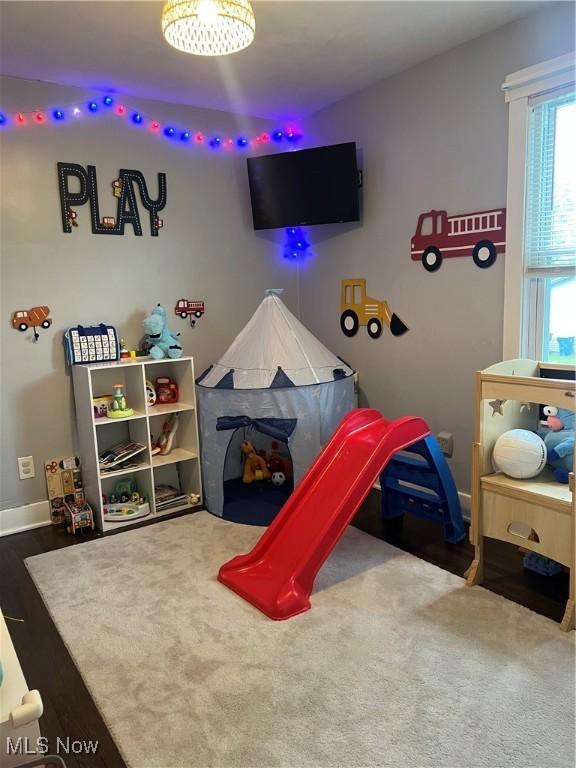 724 8th St, Struthers, OH 44471 - game room featuring baseboards
