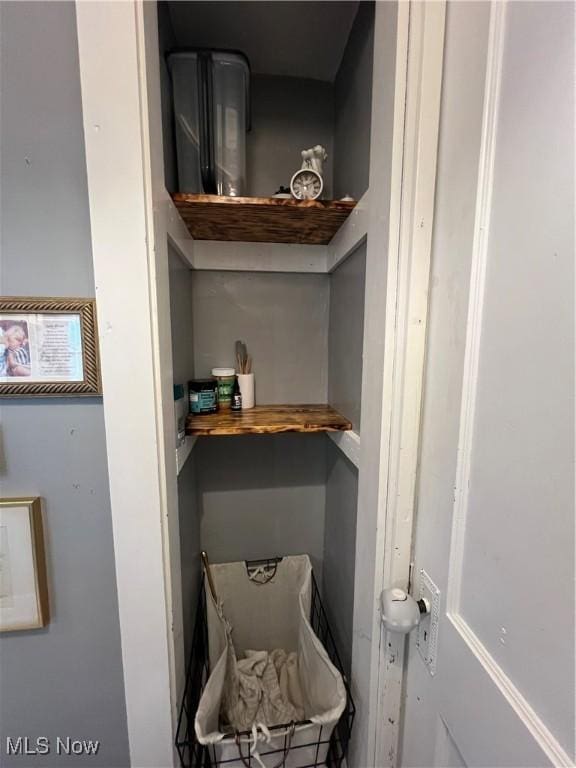 724 8th St, Struthers, OH 44471 - view of closet