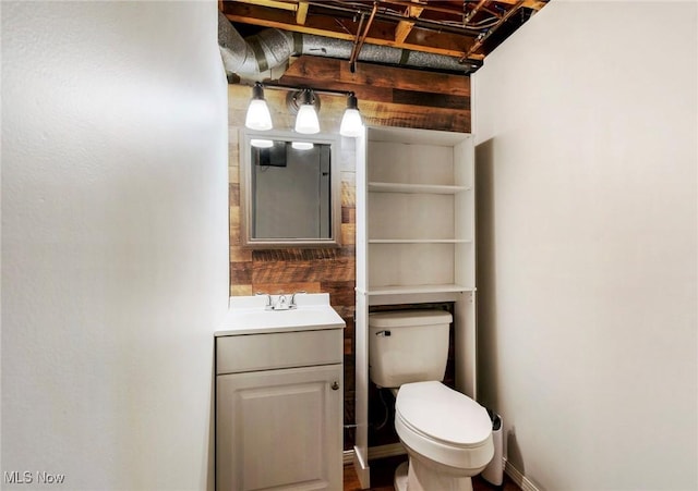 600 Elson St, East Liverpool, OH 43920 - half bath featuring vanity and toilet