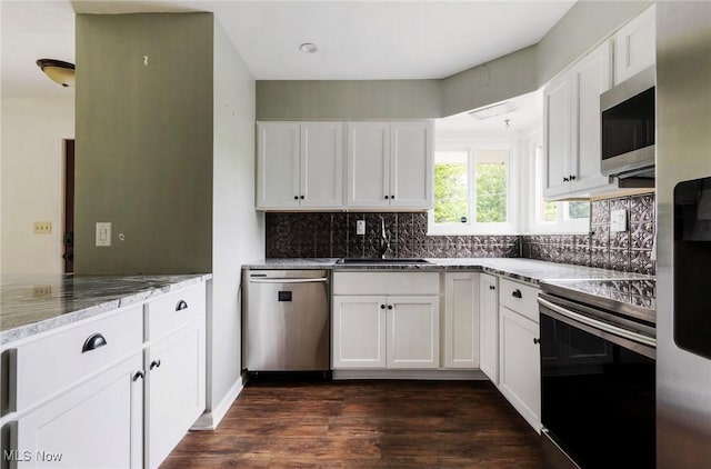 600 Elson St, East Liverpool, OH 43920 - kitchen featuring stainless steel appliances, a sink, dark wood-style flooring, and backsplash