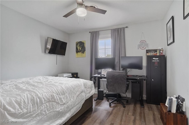 603 S Raccoon Rd Unit 13, Austintown, OH 44515 - bedroom featuring wood finished floors and ceiling fan