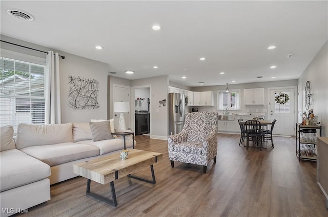 603 S Raccoon Rd Unit 13, Austintown, OH 44515 - living room featuring wood finished floors, recessed lighting, and baseboards