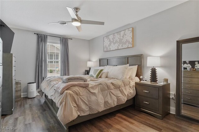 603 S Raccoon Rd Unit 13, Austintown, OH 44515 - bedroom featuring wood finished floors, baseboards, and a ceiling fan