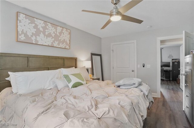 603 S Raccoon Rd Unit 13, Austintown, OH 44515 - bedroom with dark wood-type flooring, ceiling fan, and baseboards