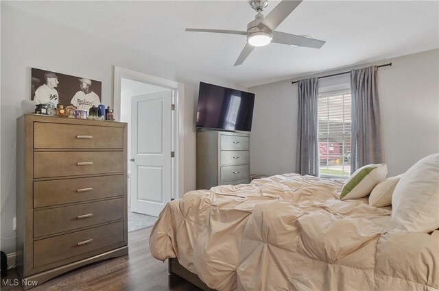 603 S Raccoon Rd Unit 13, Austintown, OH 44515 - bedroom with dark wood-type flooring and ceiling fan