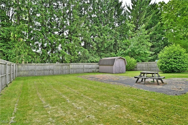 172 Camrose Dr, Niles, OH 44446 - view of yard