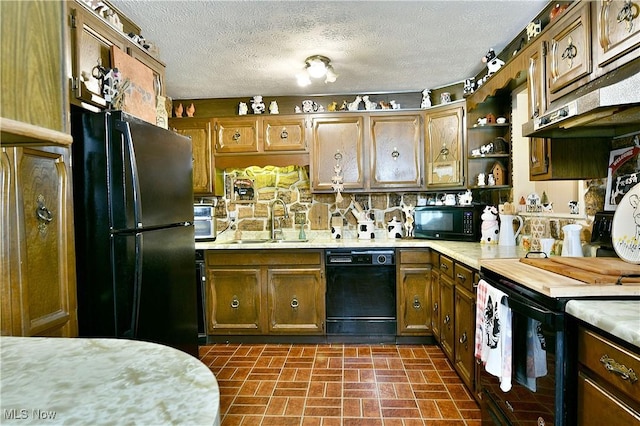172 Camrose Dr, Niles, OH 44446 - kitchen featuring black appliances, a sink, light countertops, and a textured ceiling