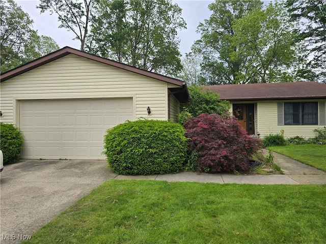 1055 Royal Dr, Amherst, OH 44001 - ranch-style home featuring driveway and a front lawn