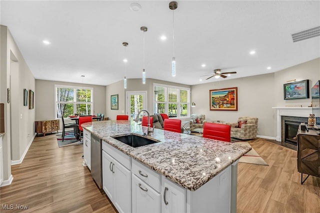 7834 Hunting Lake Dr, Concord, OH 44077 - kitchen featuring a sink, dishwasher, open floor plan, light wood-style flooring, and recessed lighting