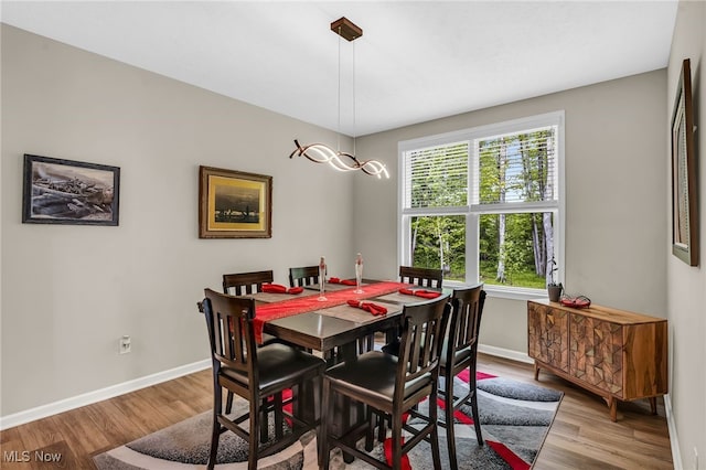 7834 Hunting Lake Dr, Concord, OH 44077 - dining area with wood finished floors and baseboards