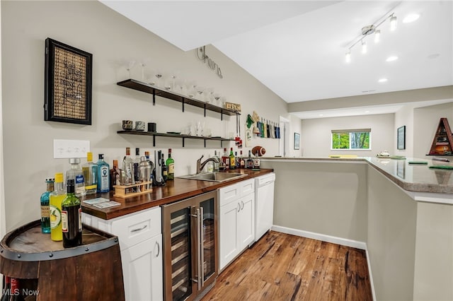 7834 Hunting Lake Dr, Concord, OH 44077 - indoor wet bar with wine cooler, light wood-type flooring, dishwasher, recessed lighting, and baseboards