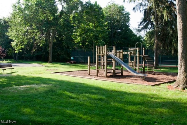 6250 Greenwood Pkwy Unit 403, Sagamore Hills, OH 44067 - community play area featuring a lawn and view of scattered trees