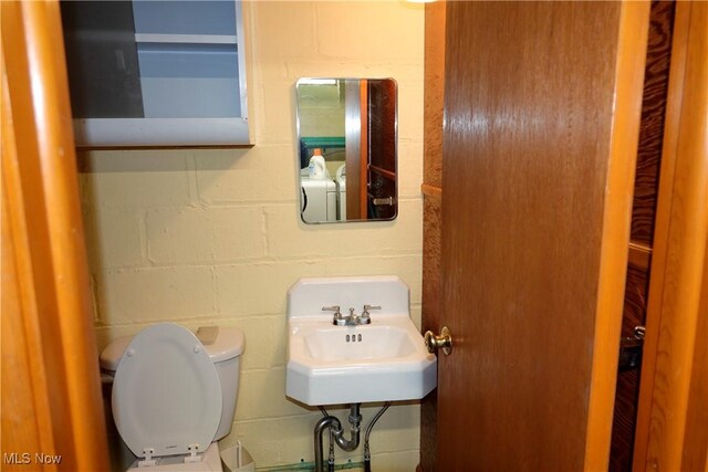 2323 Miramar Blvd, University Heights, OH 44118 - half bathroom featuring toilet, a sink, and concrete block wall