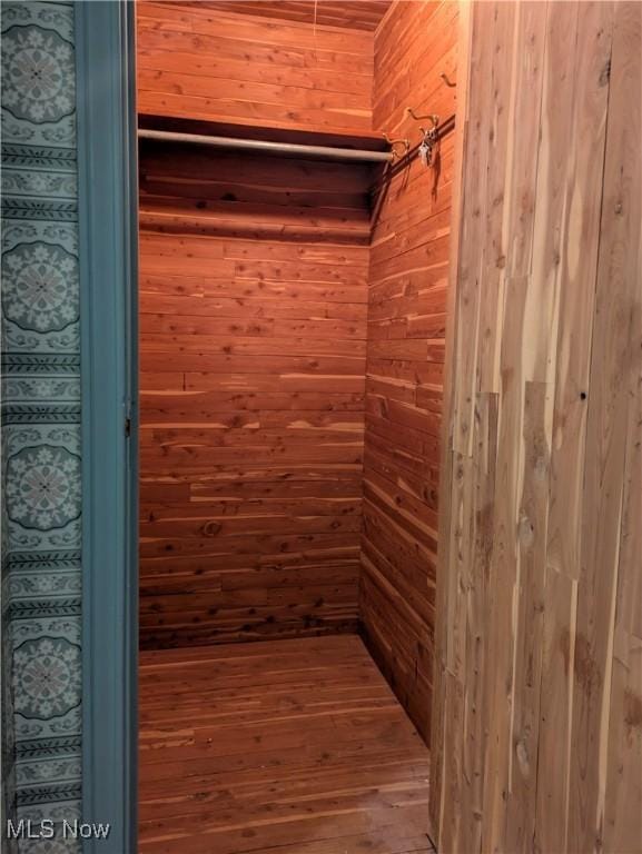 2323 Miramar Blvd, University Heights, OH 44118 - walk in closet featuring wood-type flooring