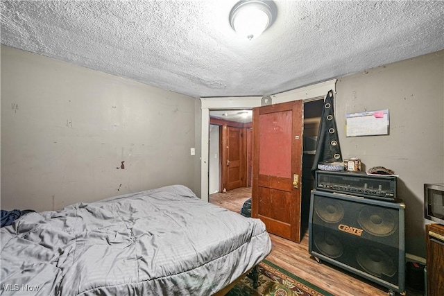 1197 Carey Ave, Akron, OH 44314 - bedroom featuring light wood finished floors and a textured ceiling