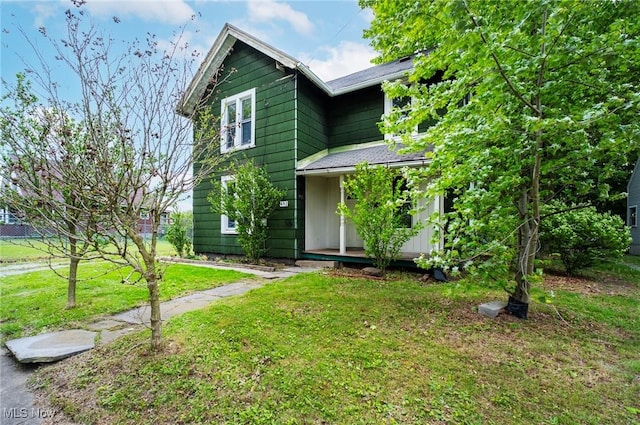 492 W Pershing St, Salem, OH 44460 - view of front of property with a front yard and a shingled roof