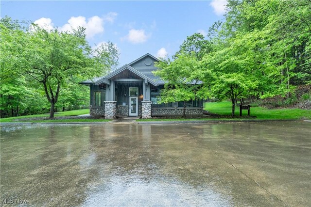 1271 Emerald Creek Dr, Broadview Heights, OH 44147 - surrounding community featuring a lawn