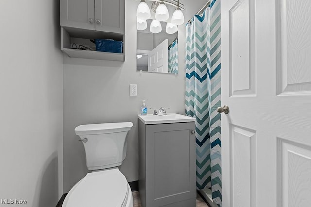 319 Sterling Ct, Akron, OH 44304 - full bathroom featuring vanity and curtained shower