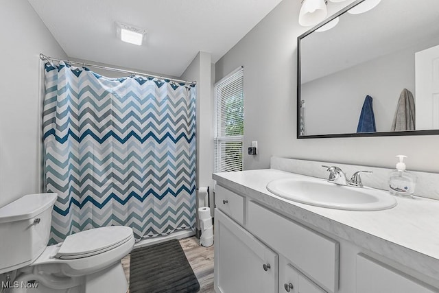 319 Sterling Ct, Akron, OH 44304 - full bathroom featuring vanity, an accent wall, wood finished floors, and curtained shower