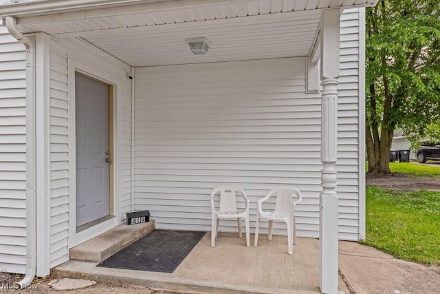 319 Sterling Ct, Akron, OH 44304 - property entrance