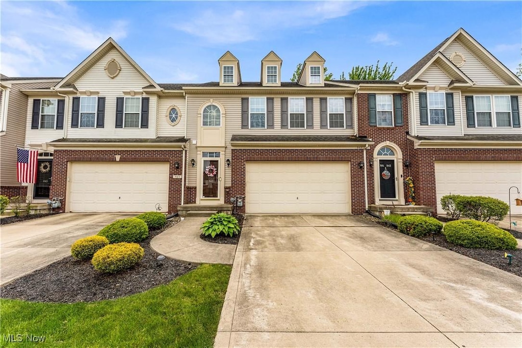 943 Tradewinds Cv, Painesville, OH 44077 - photo 1