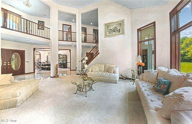 6419 S Rim Cir, Valley City, OH 44280 - living room featuring a high ceiling