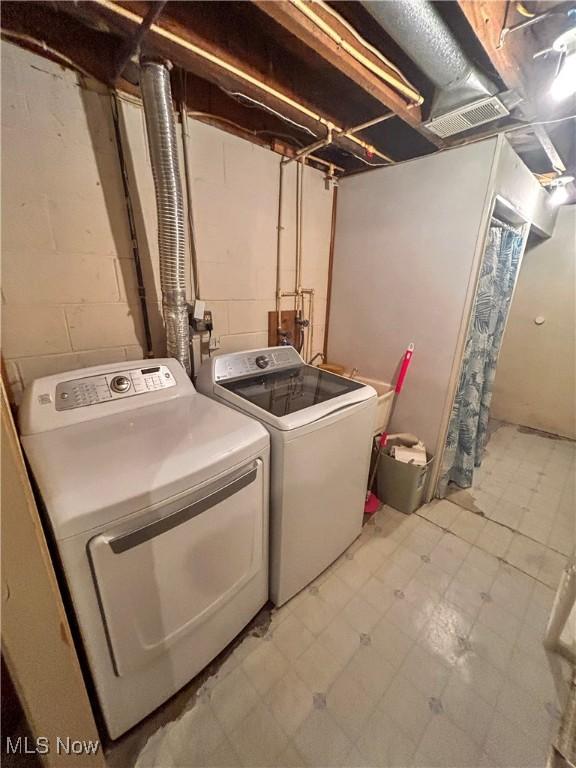 76 Parkgate Ave, Youngstown, OH 44515 - laundry area with independent washer and dryer, light floors, and concrete block wall