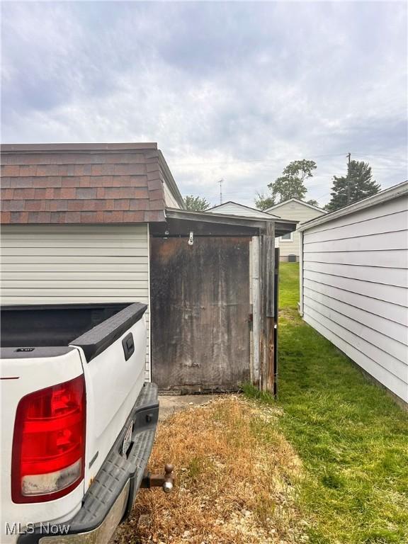 76 Parkgate Ave, Youngstown, OH 44515 - view of garage