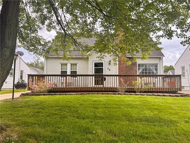 76 Parkgate Ave, Youngstown, OH 44515 - view of front facade featuring a wooden deck, a front yard, and roof with shingles
