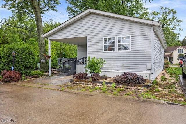 6610 Lear Nagle Rd Unit 26, North Ridgeville, OH 44039 - view of front of house with driveway and covered porch