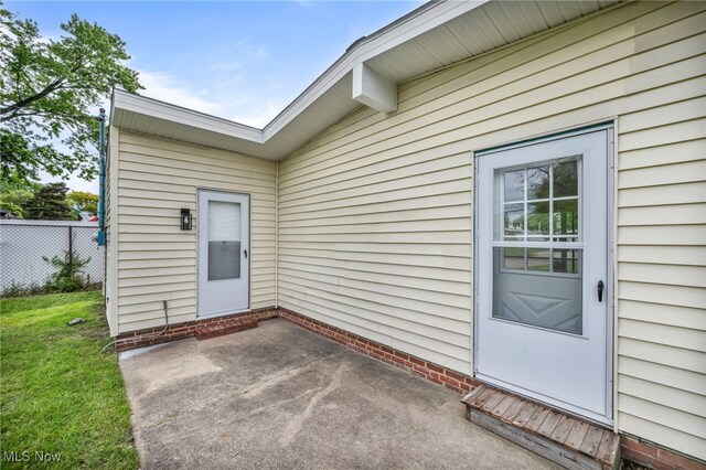 6482 Sherborn Rd, Parma Heights, OH 44130 - entrance to property with a patio